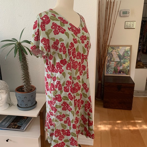 Linen dress with cherry colored flower print; swingy; v-neck; short sleeves - Picture 7 of 15